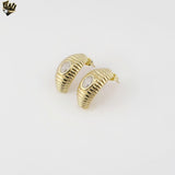 (1-2524-1) Pendientes Huggies con circonita verde laminada en oro - BGF
