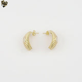(1-2524-1) Pendientes Huggies con circonita verde laminada en oro - BGF