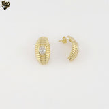 (1-2524-1) Pendientes Huggies con circonita verde laminada en oro - BGF