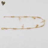 (1-0203) Laminado de oro - Tobillera con dijes religiosos con eslabones Figaro de 2 mm - 9,5" - BGF