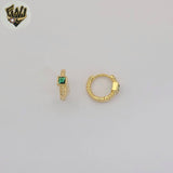 (1-2505) Pendientes Huggie pequeños de circonita verde laminados en oro - BGF