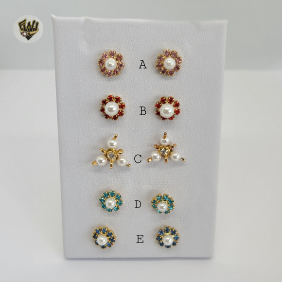 (1-1009) Gold Laminate - Pearls Earrings - BGO - Fantasy World Jewelry