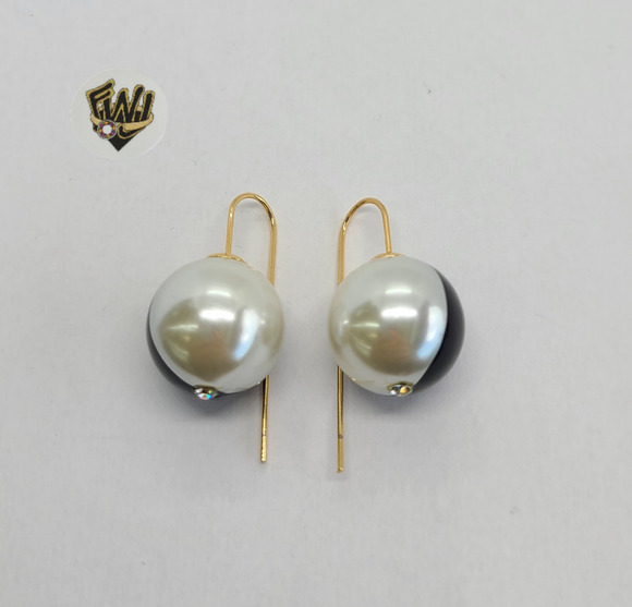 (1-1004) Gold Laminate - Black and White Earrings - BGO - Fantasy World Jewelry