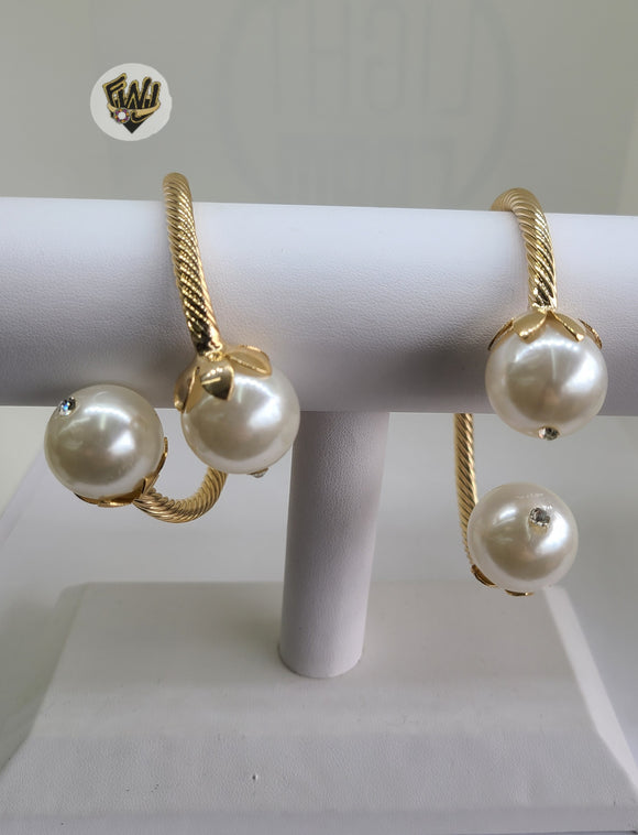 (1-4072) Gold Laminate - 5mm Pearl Open Bangles - BGO - Fantasy World Jewelry