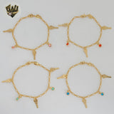 (1-0919) Laminado de oro - Pulsera con dijes de eslabones Figaro de 2 mm - 6" - BGF